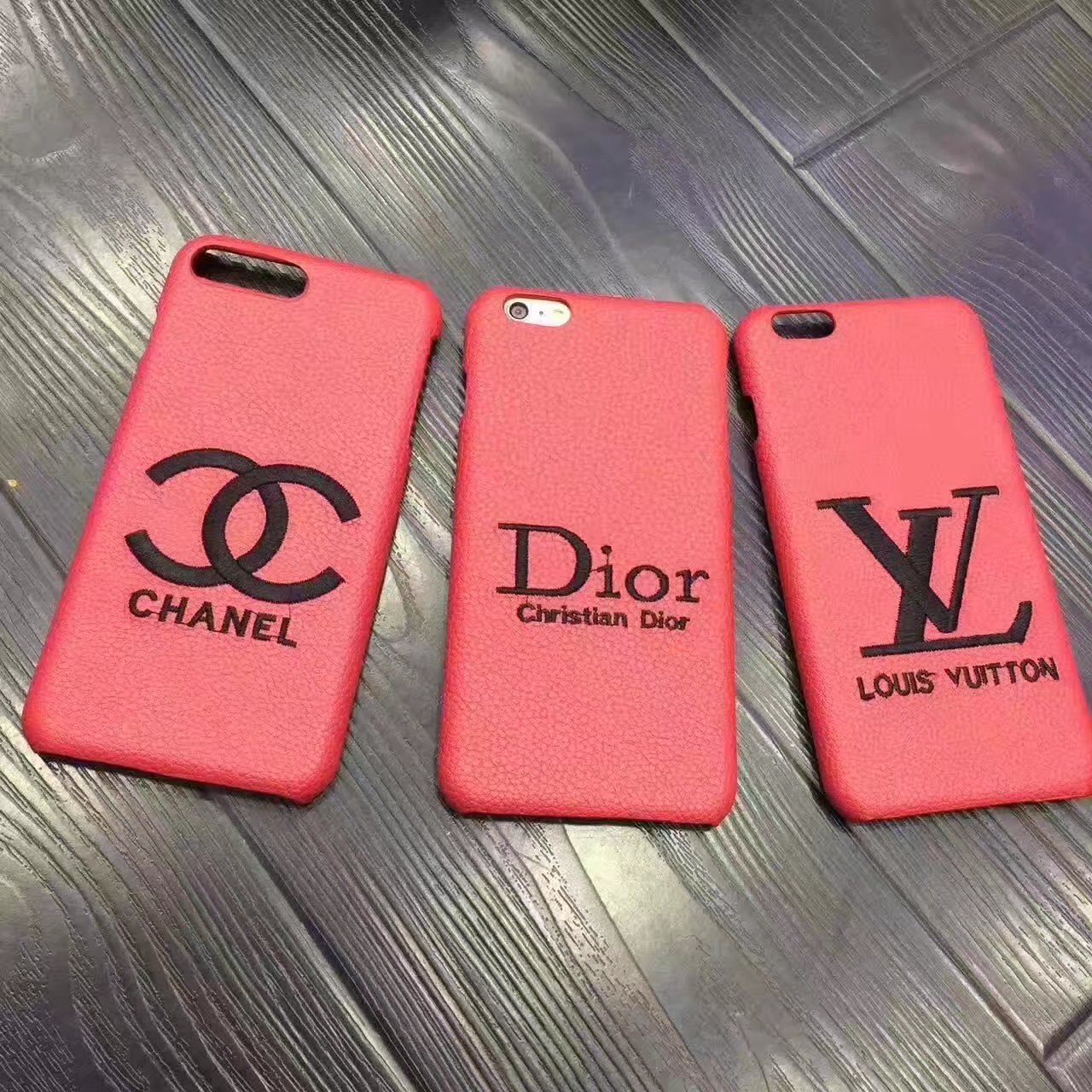 ディオール Dior アイフォンx ケース 赤 刺繍ロゴ ブランド Iphone8 Plus ケース おしゃれ 女性 楽しさを隠されたの日常生活